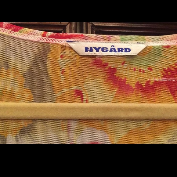 Nygard Top Sz Medium with Sequins - Picture 4 of 7